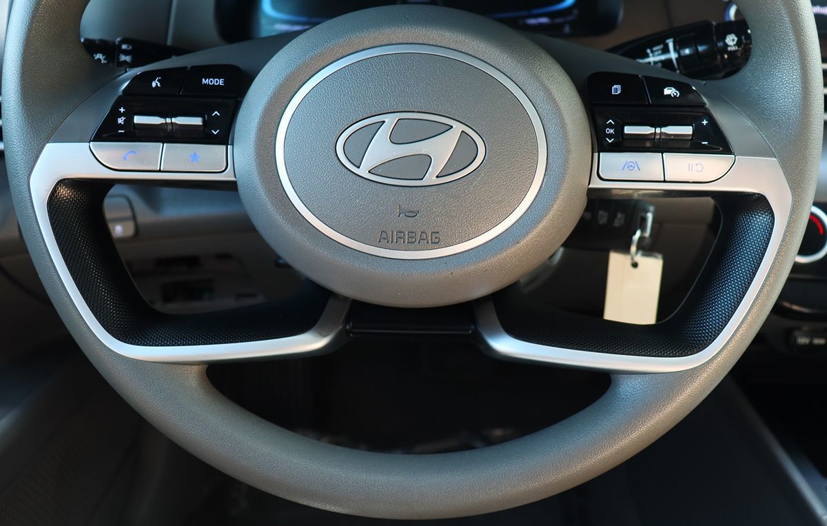 2024 Hyundai Elantra SE photo 40