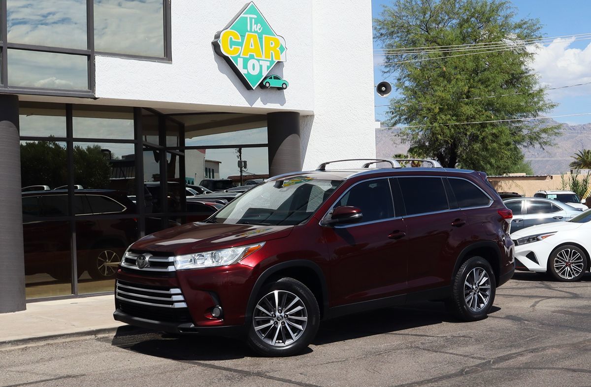 2019 Toyota Highlander XLE photo 2