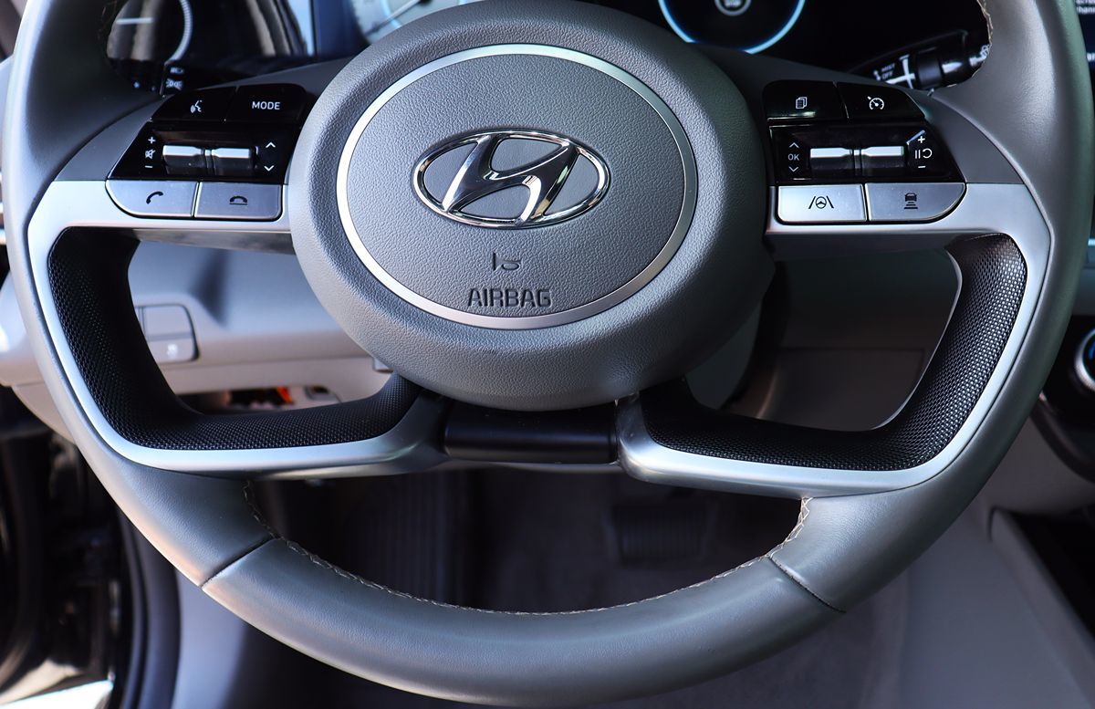 2023 Hyundai Elantra SEL photo 47