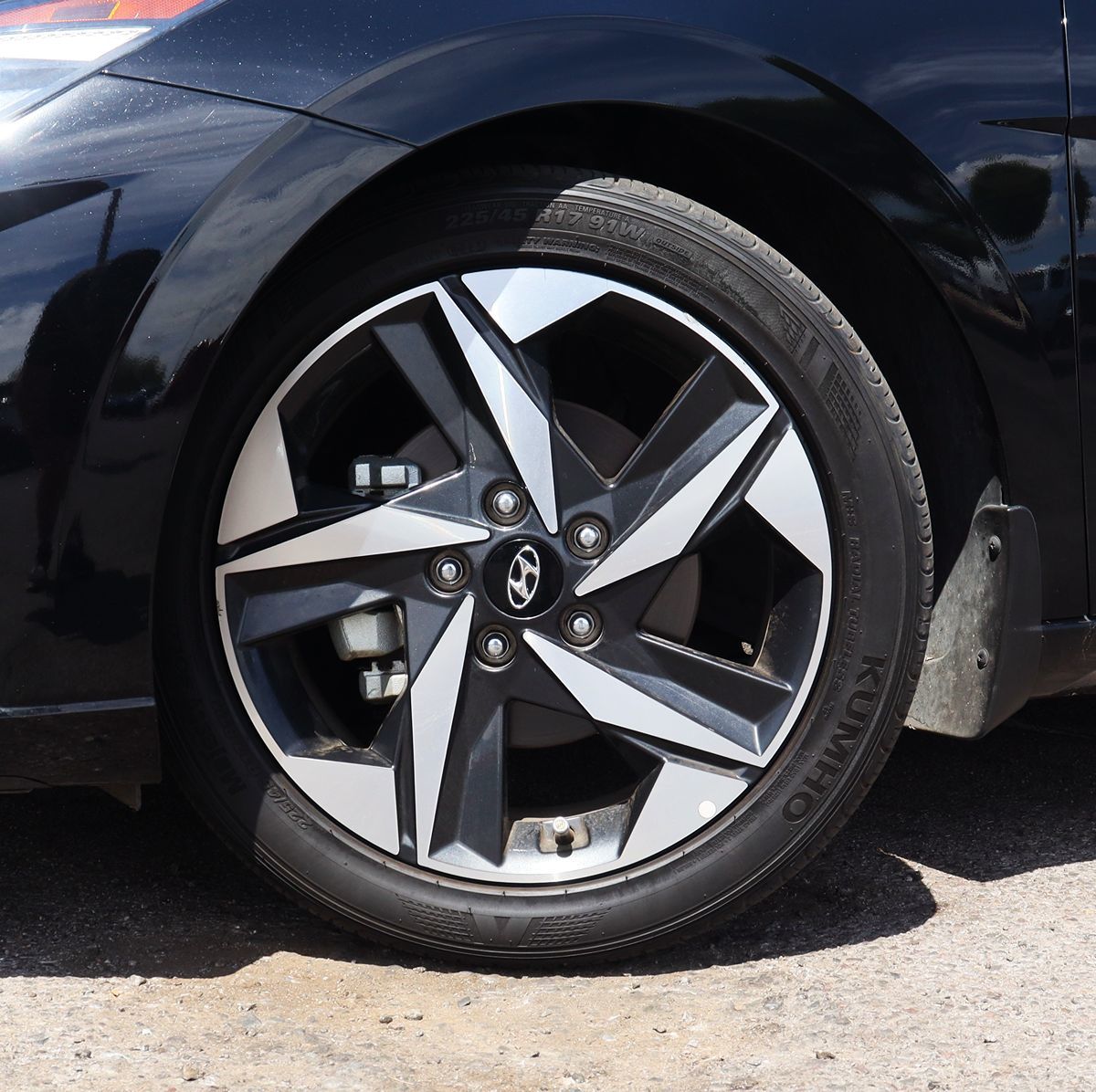 2023 Hyundai Elantra SEL photo 2