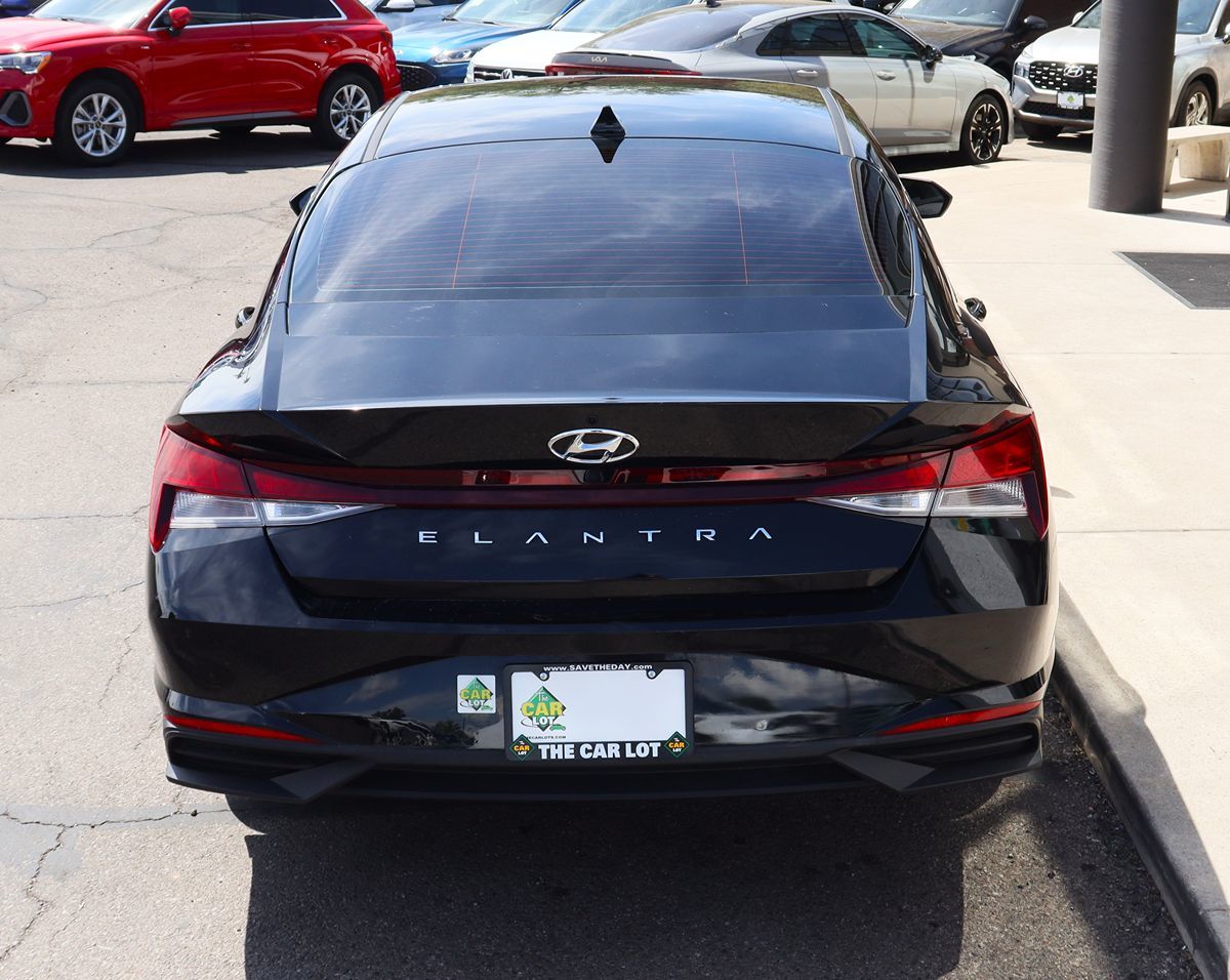 2023 Hyundai Elantra SEL photo 7