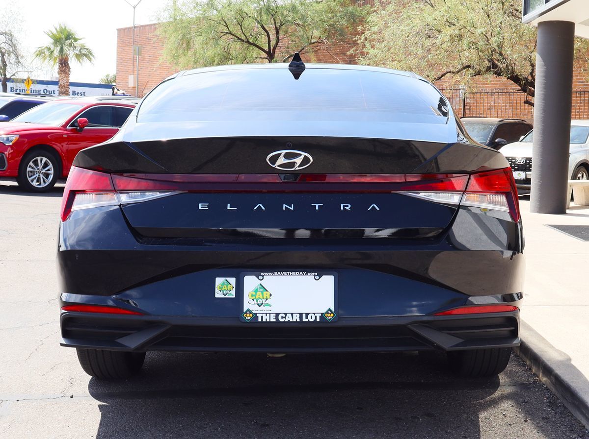 2023 Hyundai Elantra SEL photo 8