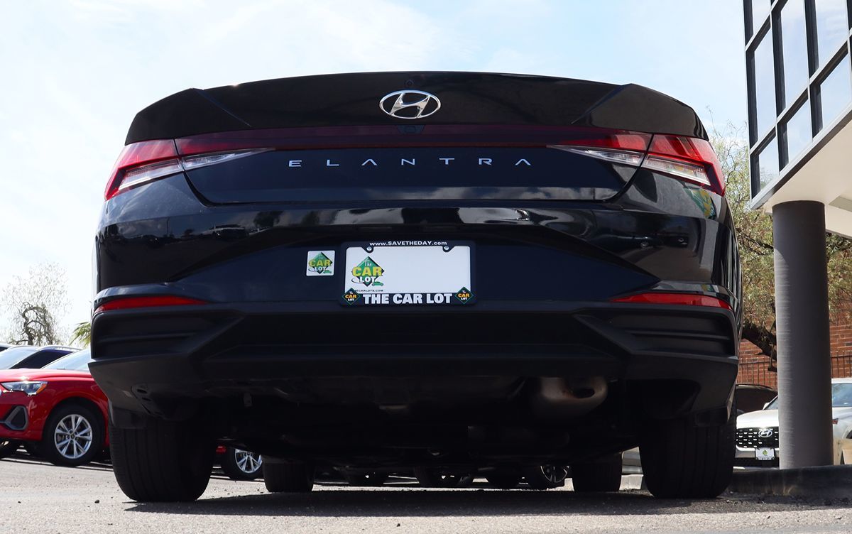 2023 Hyundai Elantra SEL photo 9