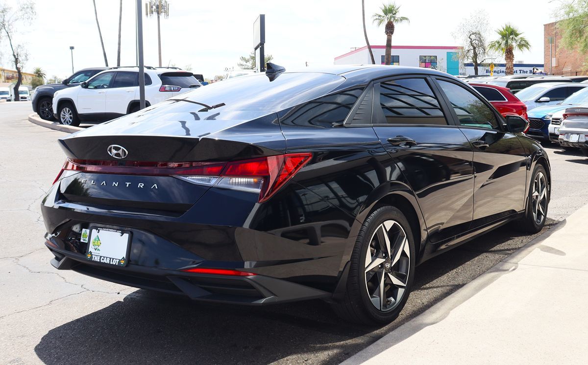 2023 Hyundai Elantra SEL photo 10
