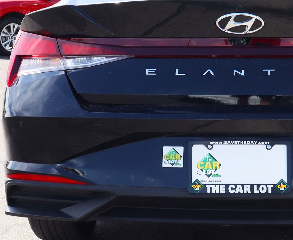 2023 Hyundai Elantra SEL photo 16