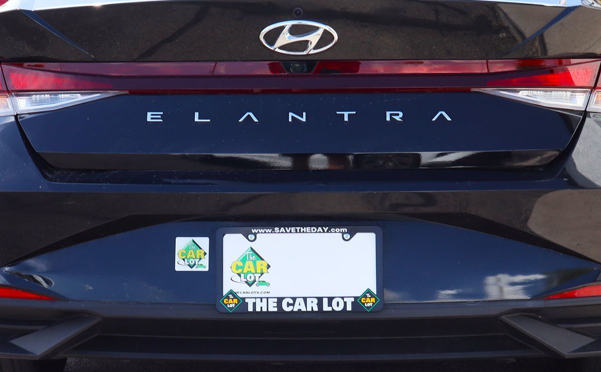 2023 Hyundai Elantra SEL photo 18