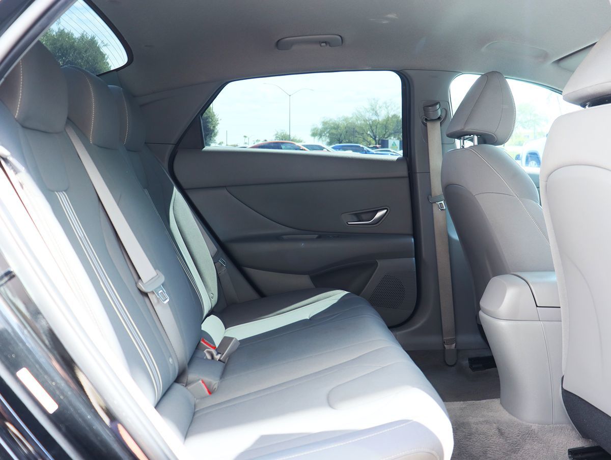 2023 Hyundai Elantra SEL photo 23