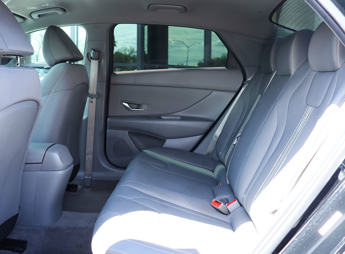 2023 Hyundai Elantra SEL photo 26