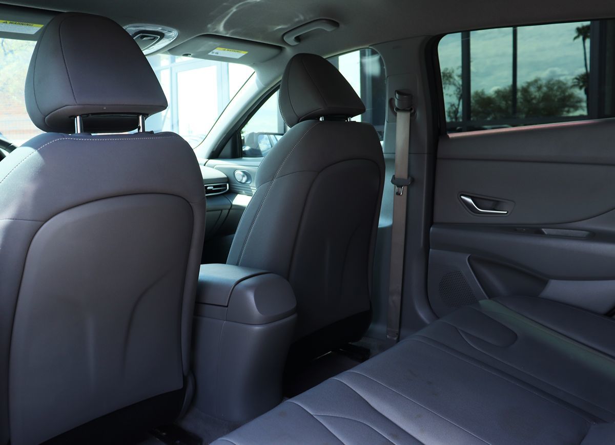2023 Hyundai Elantra SEL photo 27