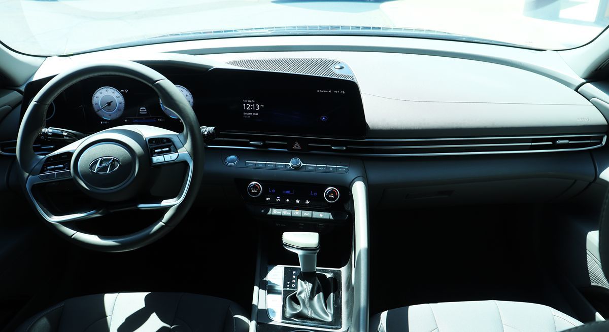 2023 Hyundai Elantra SEL photo 28