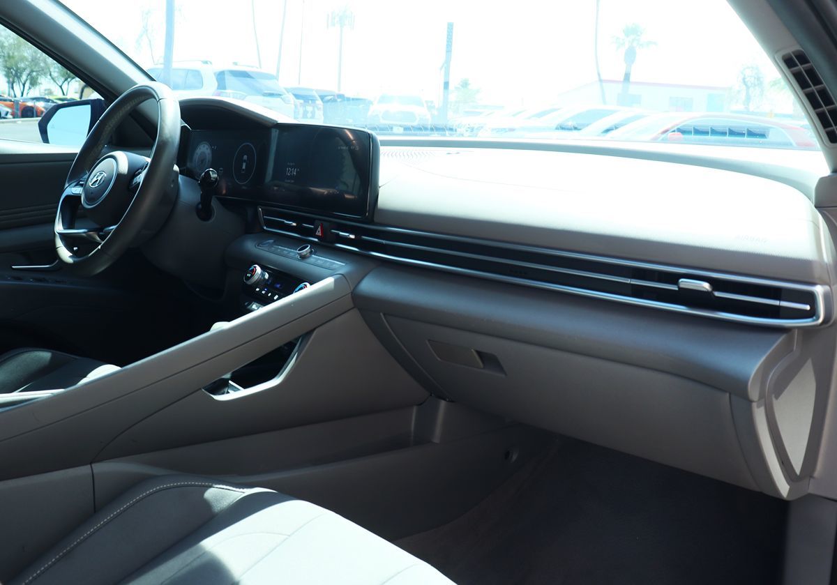 2023 Hyundai Elantra SEL photo 31
