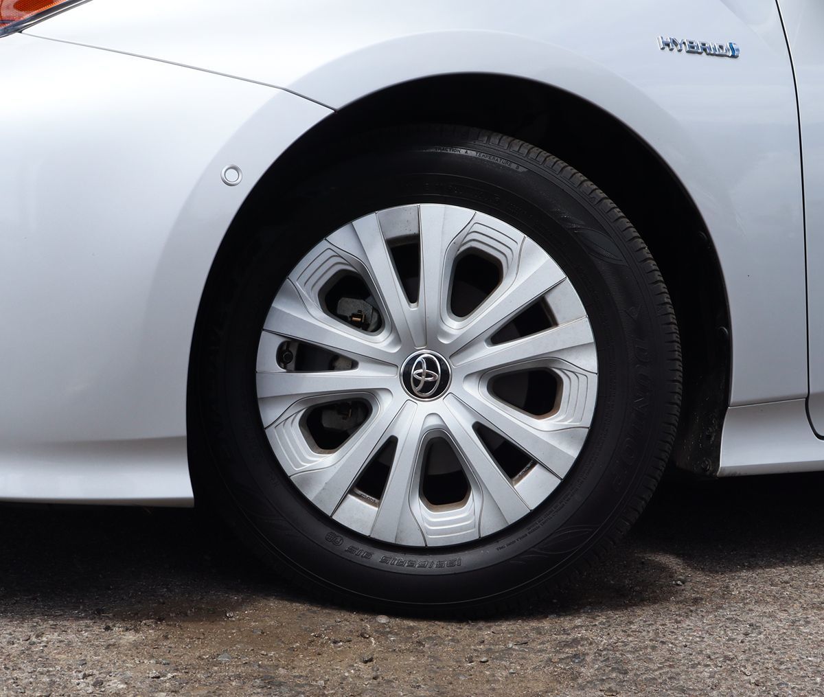 2019 Toyota Prius LE photo 4