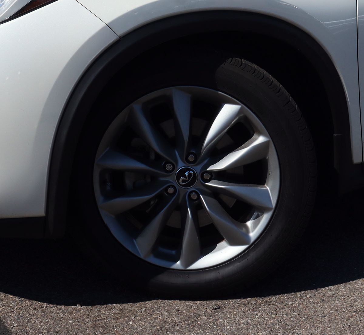 2019 Infiniti QX50 Luxe photo 3