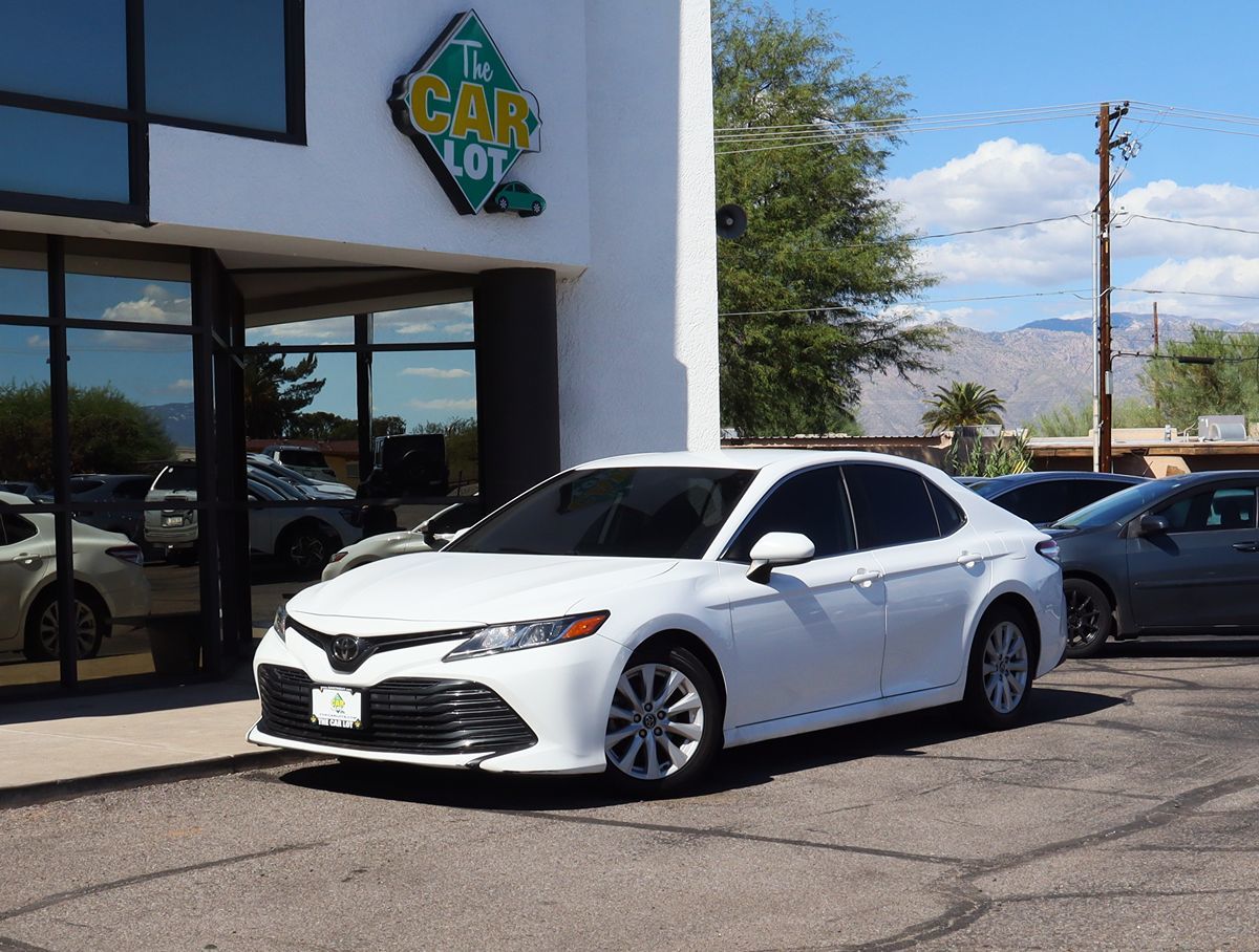 2020 Toyota Camry LE photo 2