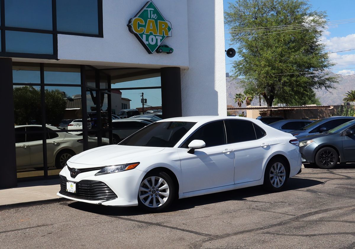 2020 Toyota Camry LE photo 3