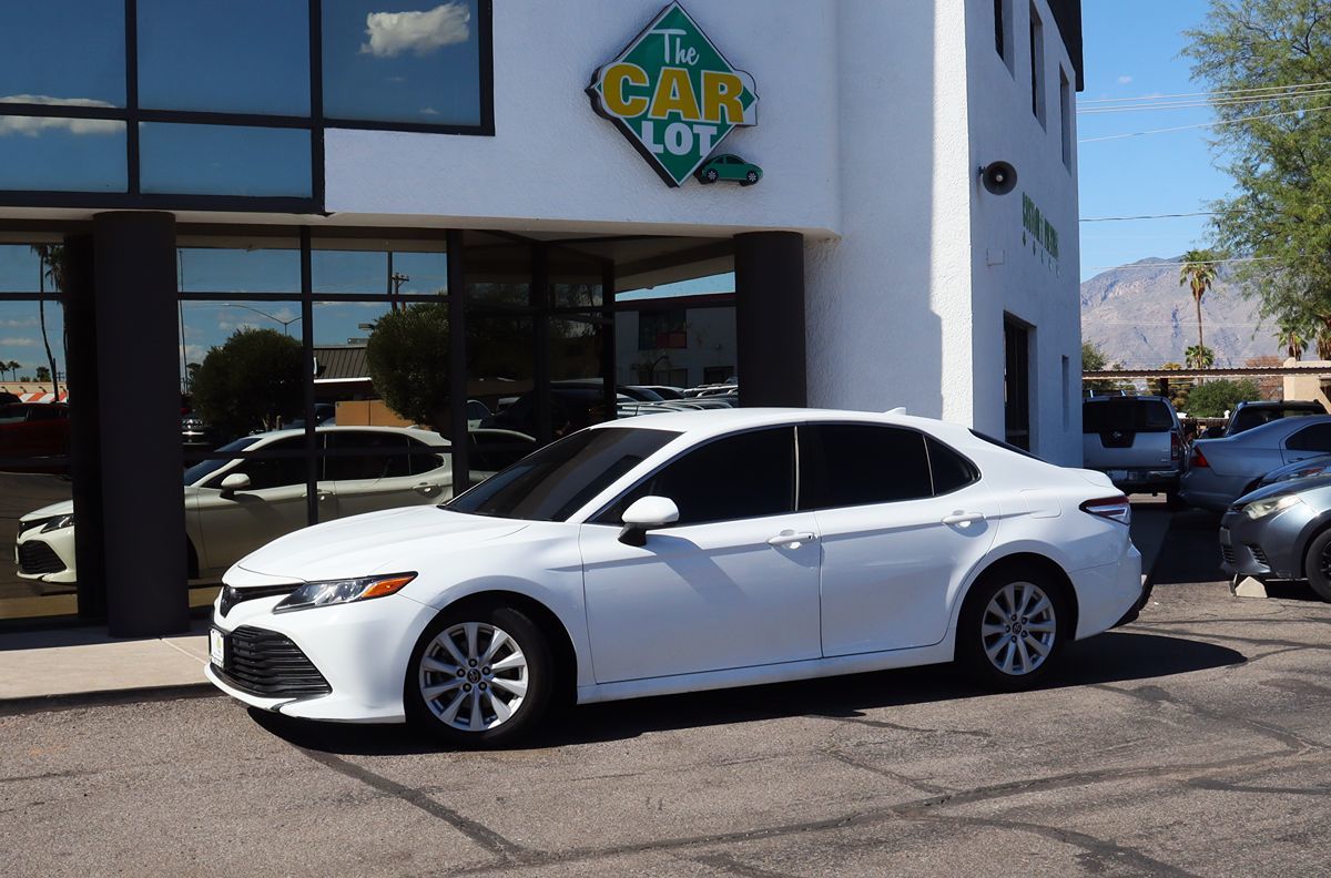 2020 Toyota Camry LE photo 4