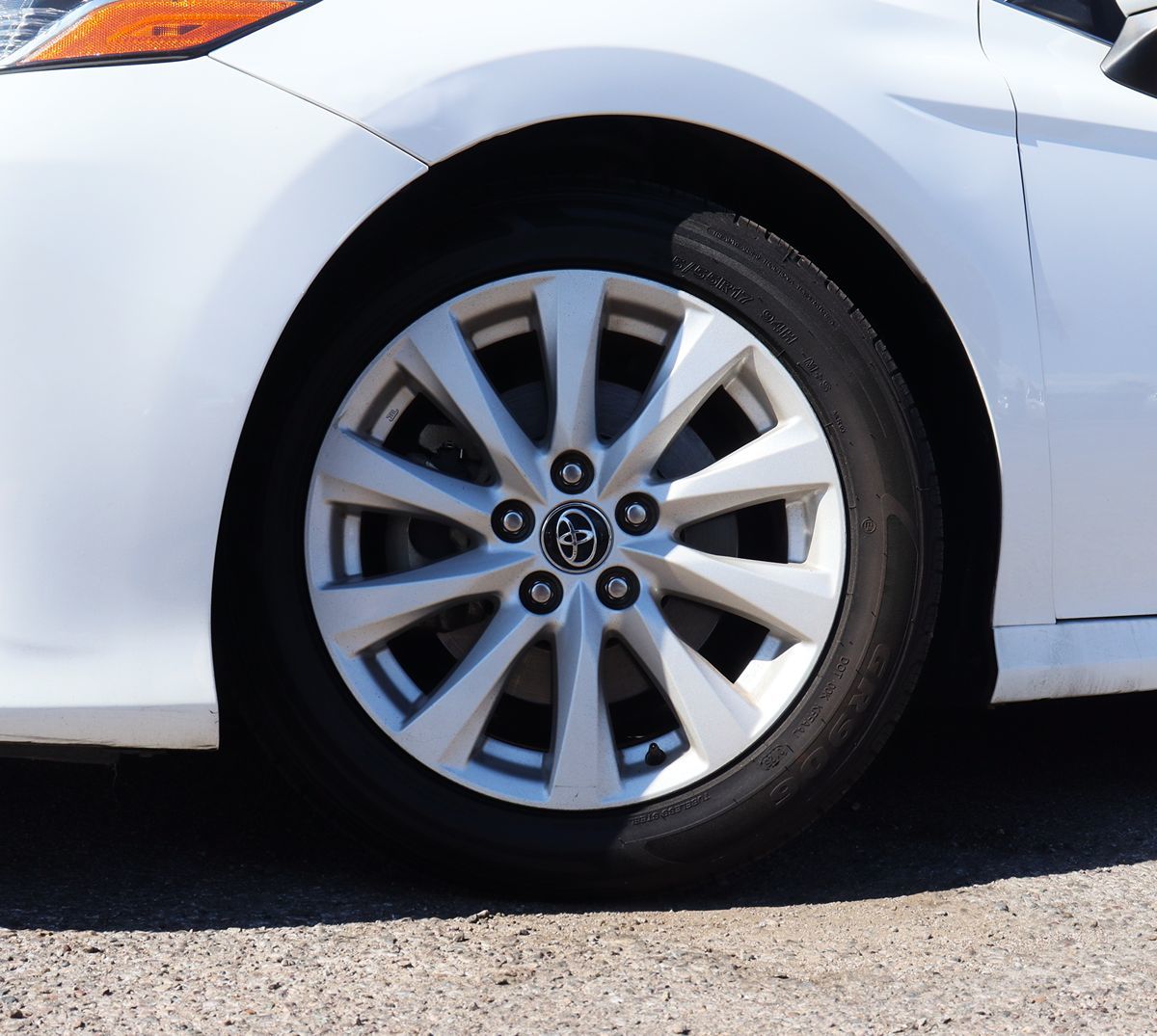 2020 Toyota Camry LE photo 5