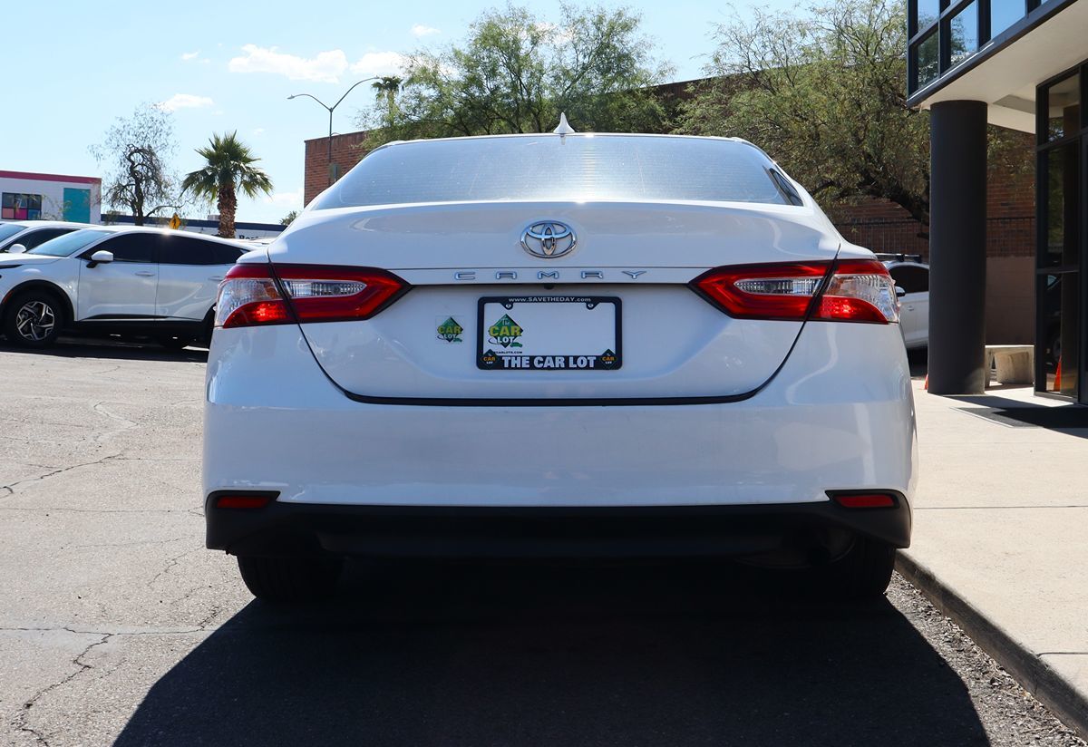 2020 Toyota Camry LE photo 11