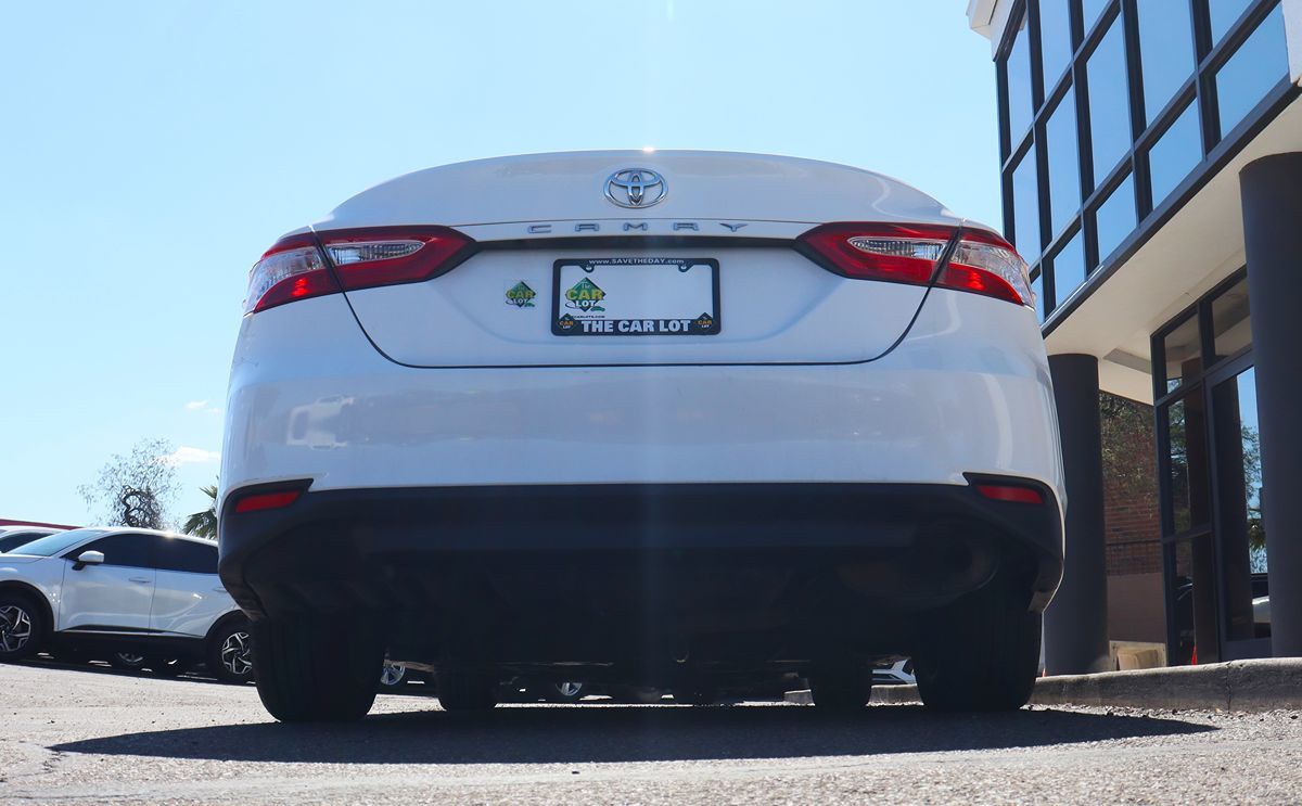 2020 Toyota Camry LE photo 12