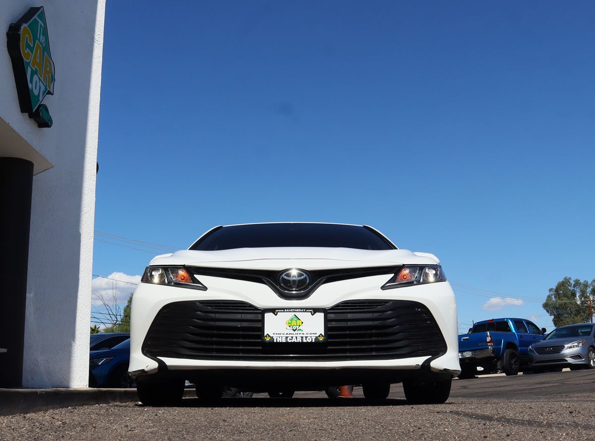 2020 Toyota Camry LE photo 17