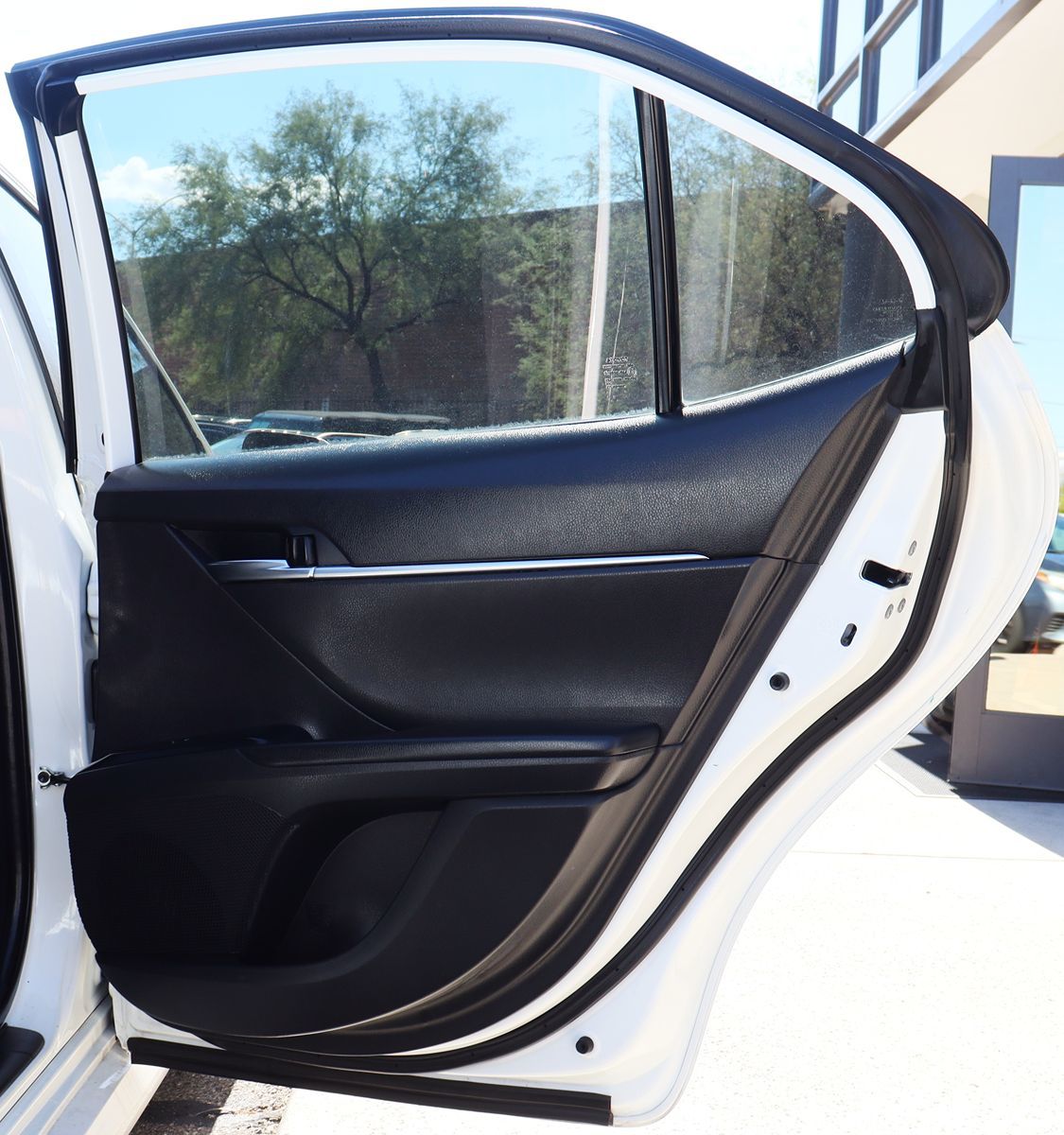 2020 Toyota Camry LE photo 22