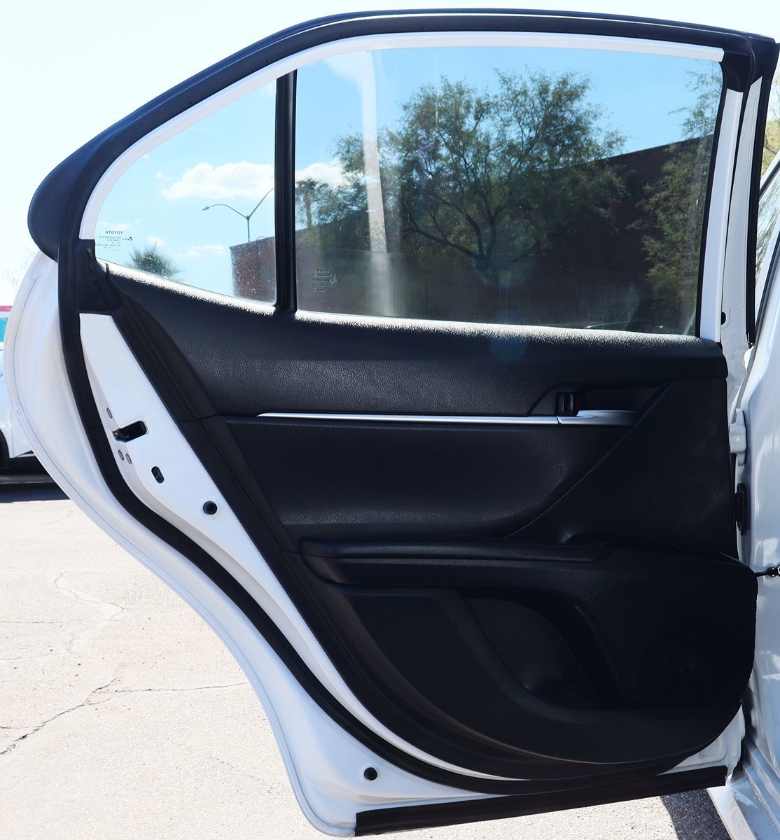2020 Toyota Camry LE photo 25