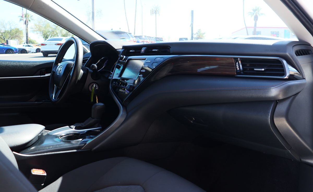 2020 Toyota Camry LE photo 31