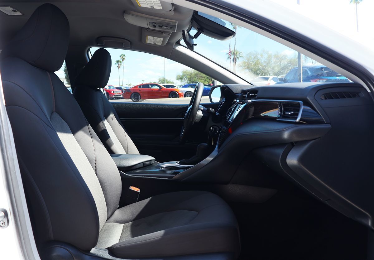 2020 Toyota Camry LE photo 30