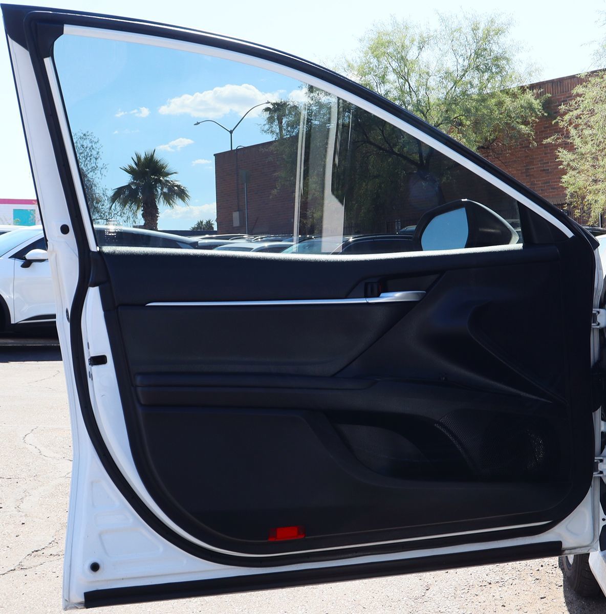 2020 Toyota Camry LE photo 32