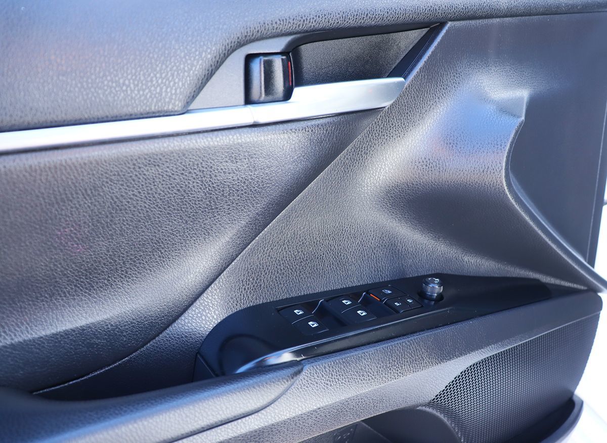 2020 Toyota Camry LE photo 33