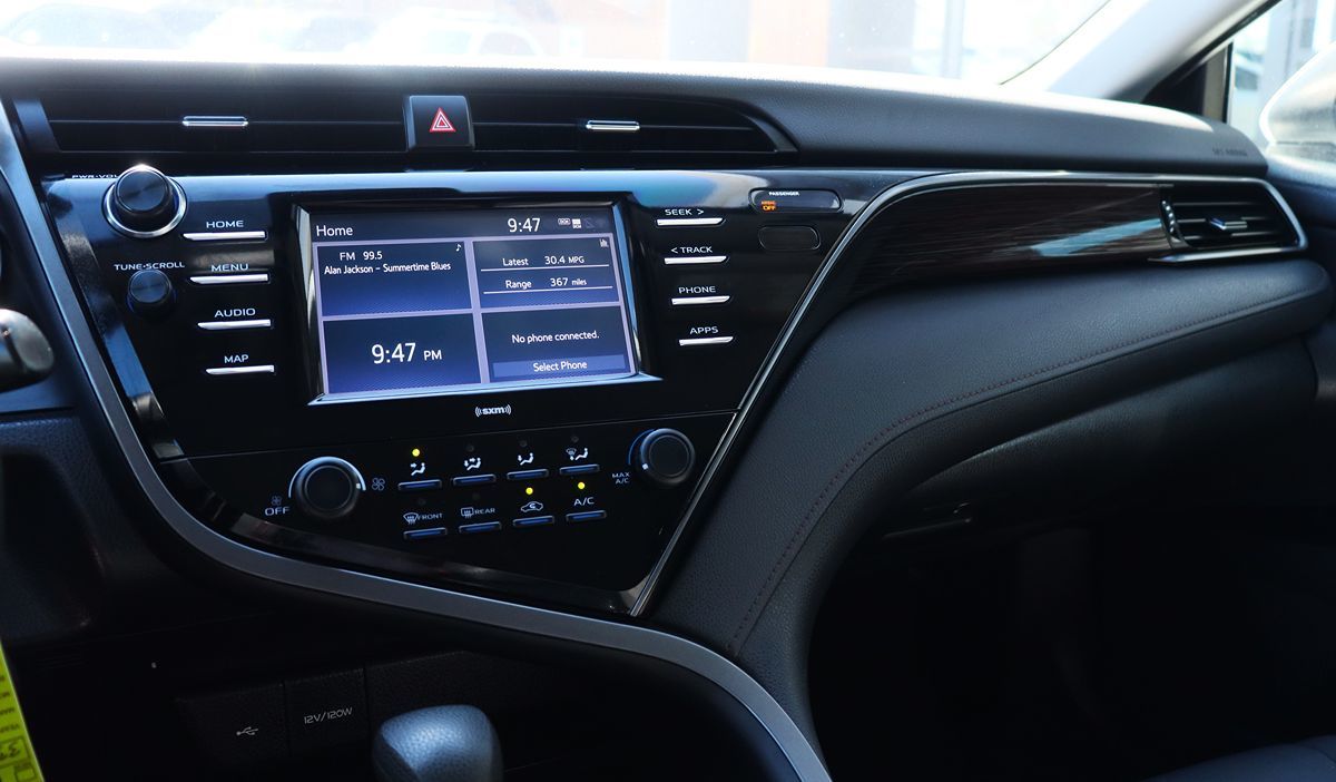 2020 Toyota Camry LE photo 37