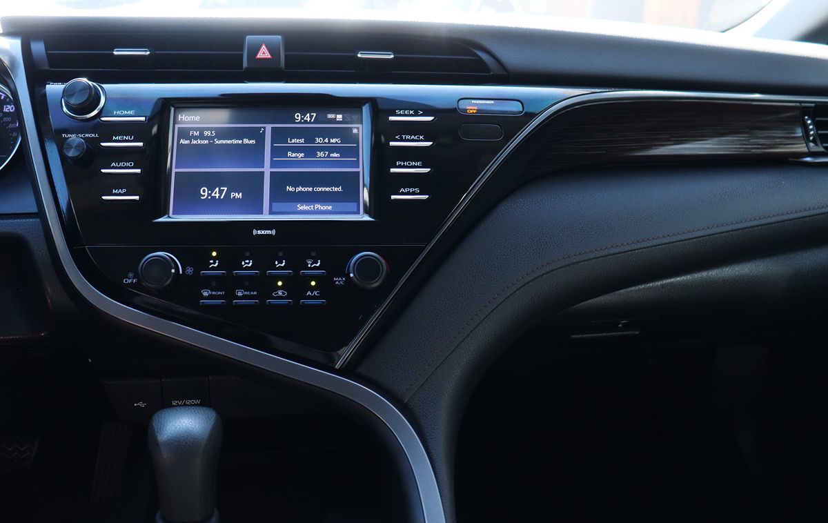 2020 Toyota Camry LE photo 38