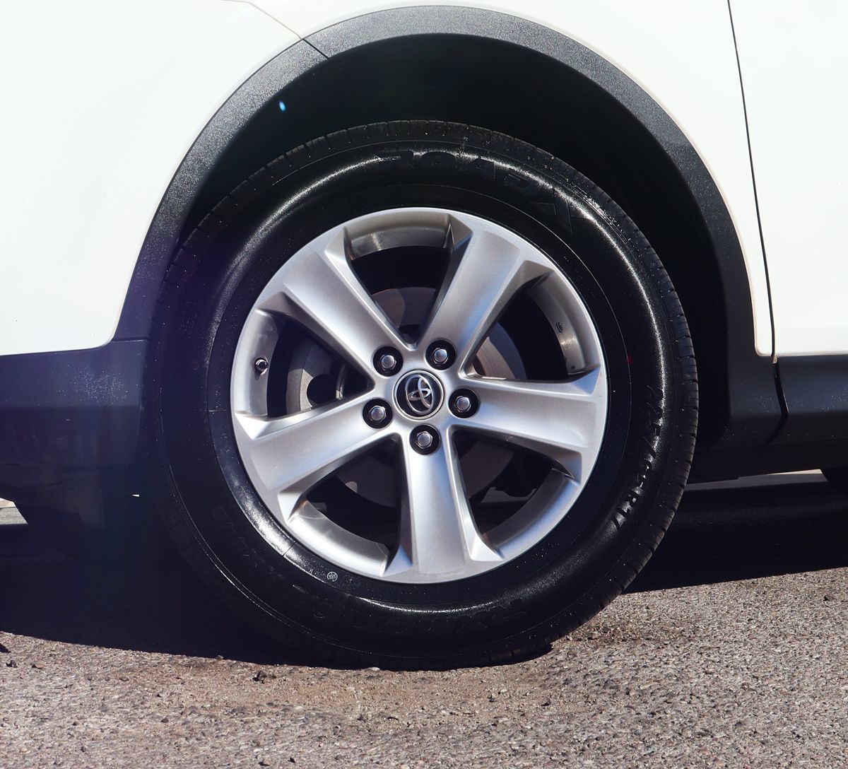 2015 Toyota RAV4 XLE photo 4