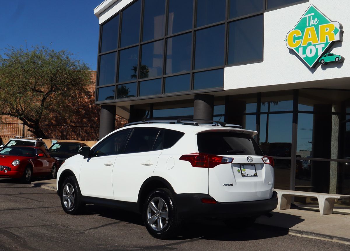 2015 Toyota RAV4 XLE photo 8
