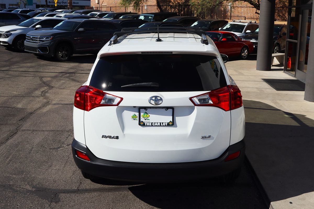 2015 Toyota RAV4 XLE photo 9