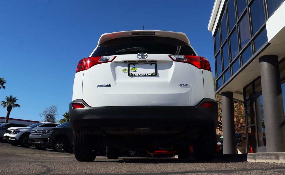 2015 Toyota RAV4 XLE photo 11