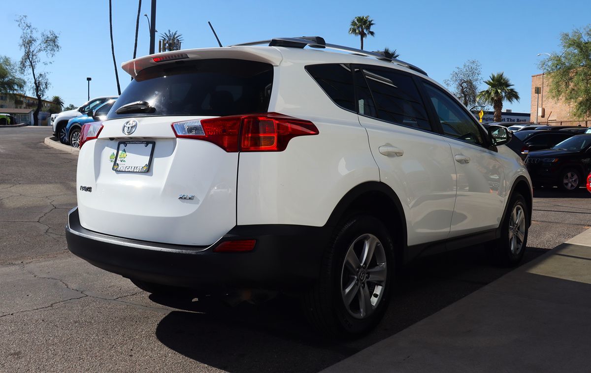 2015 Toyota RAV4 XLE photo 12