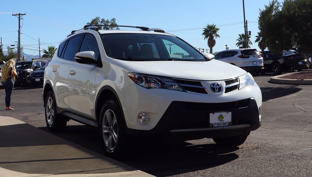 2015 Toyota RAV4 XLE photo 13