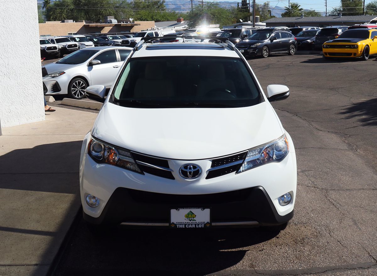 2015 Toyota RAV4 XLE photo 14
