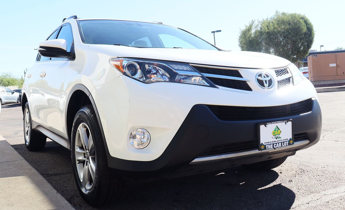 2015 Toyota RAV4 XLE photo 17