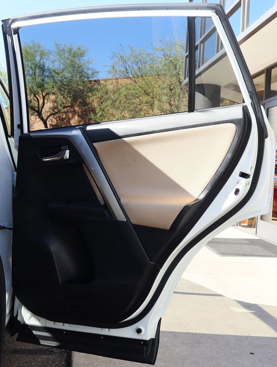 2015 Toyota RAV4 XLE photo 22