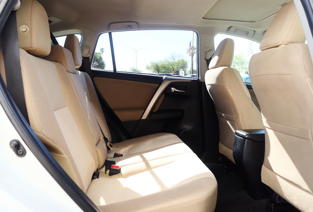 2015 Toyota RAV4 XLE photo 23