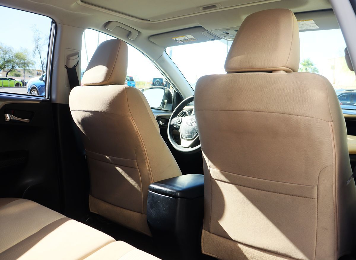 2015 Toyota RAV4 XLE photo 24