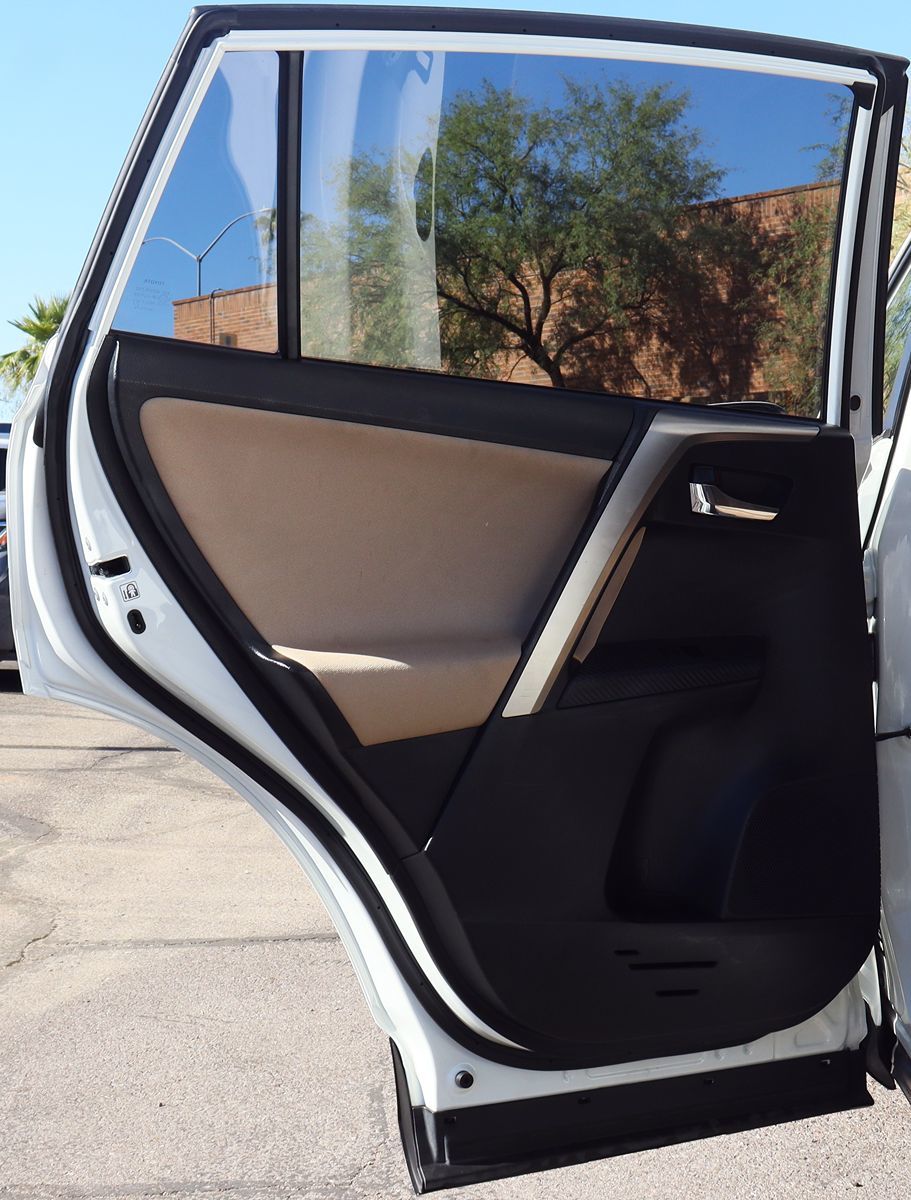 2015 Toyota RAV4 XLE photo 25