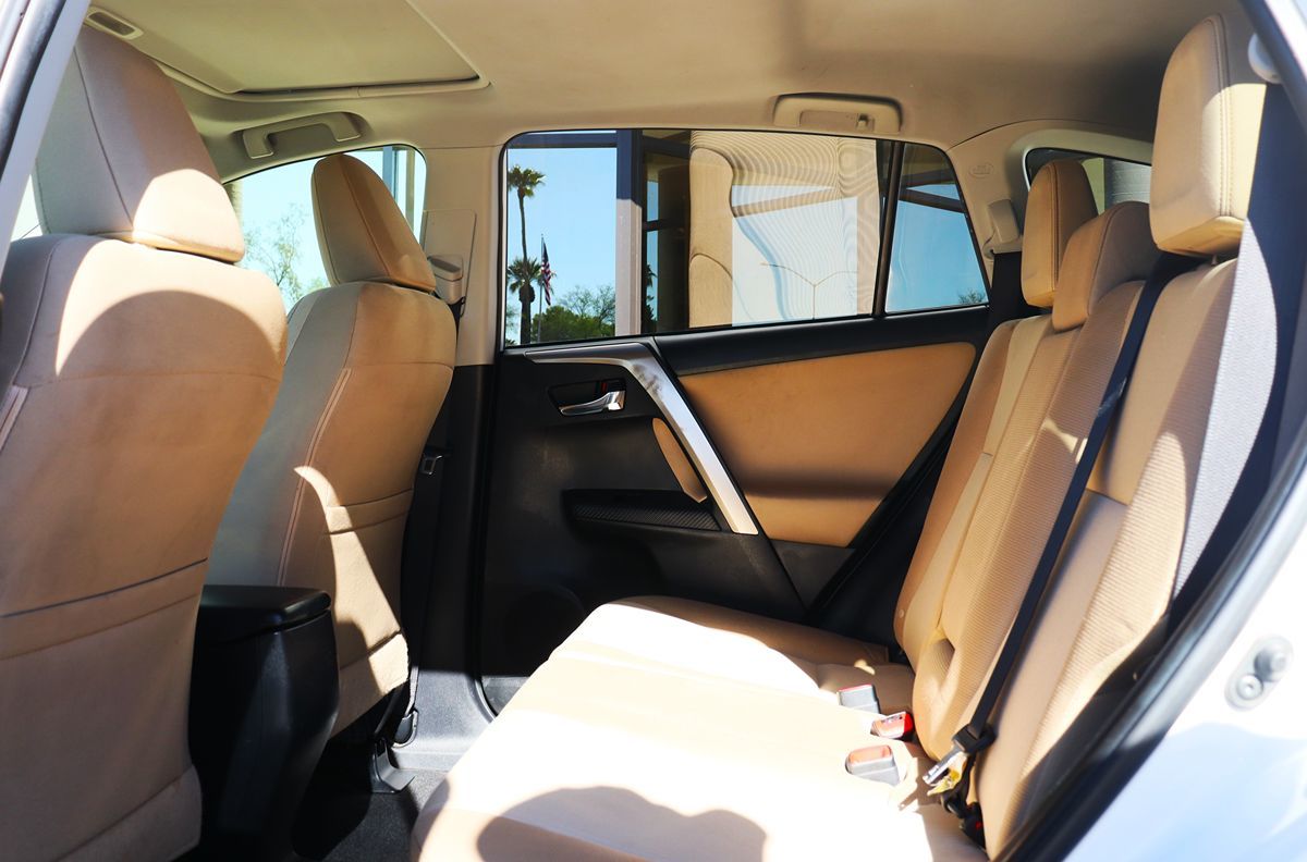 2015 Toyota RAV4 XLE photo 26