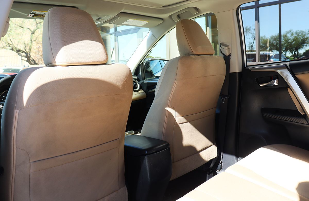 2015 Toyota RAV4 XLE photo 27