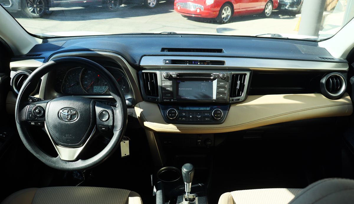 2015 Toyota RAV4 XLE photo 28