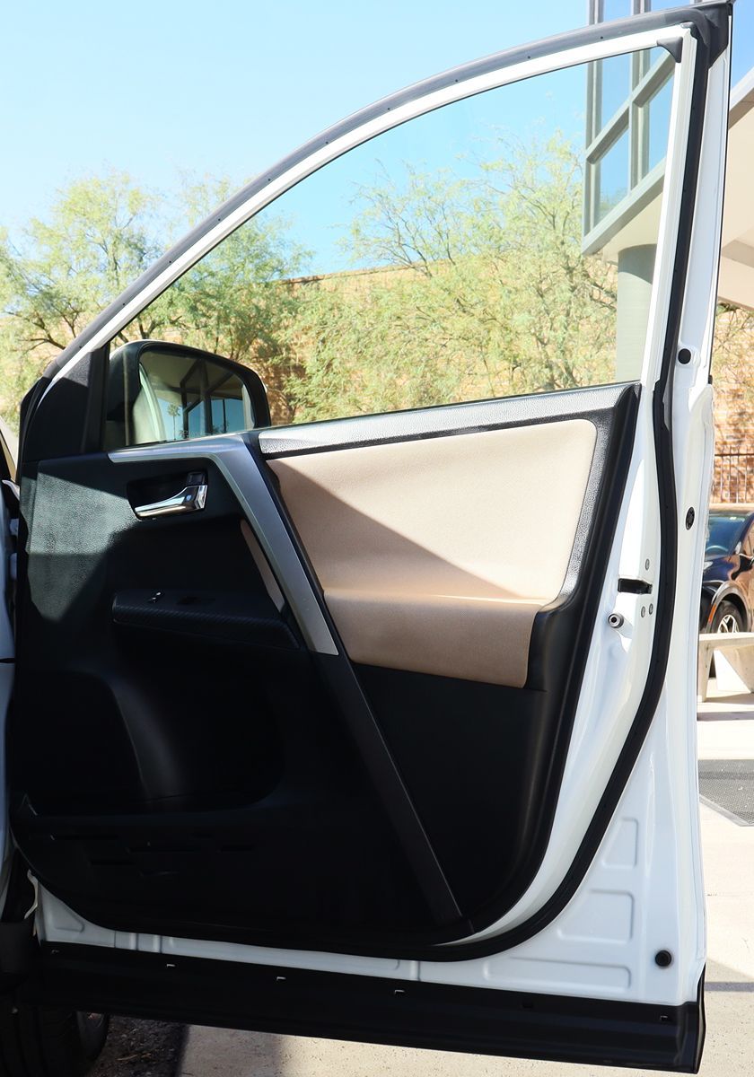 2015 Toyota RAV4 XLE photo 29