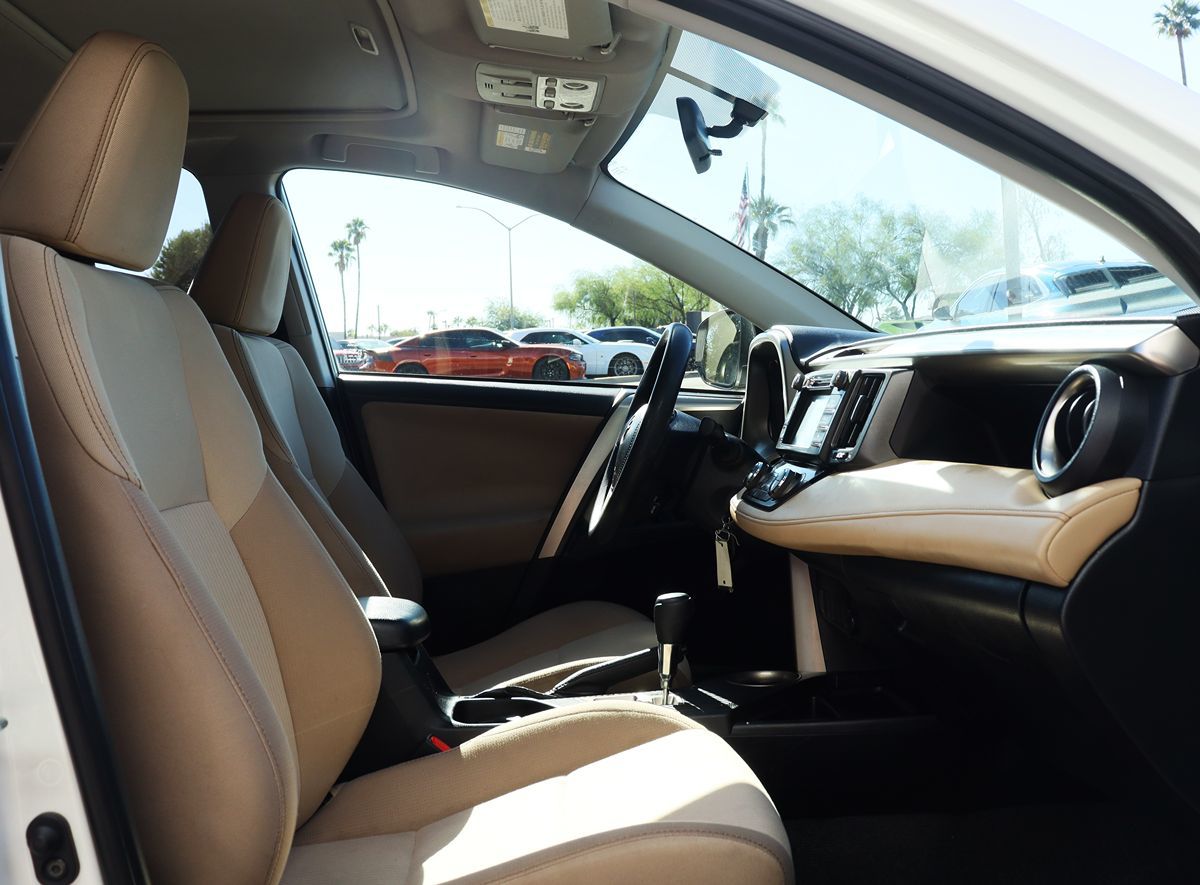 2015 Toyota RAV4 XLE photo 30