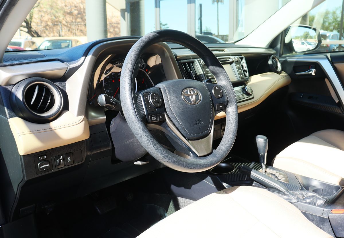 2015 Toyota RAV4 XLE photo 35